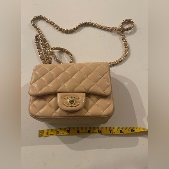 $450- Chanel beige Purse. Bought from Tokyo,Japan. Pre-owned. Holo code. - Picture 1 of 4